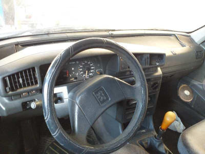 PEUGEOT 405 BERLINA