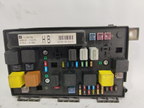CAJA RELES / FUSIBLES Opel ASTRA H BERLINA 