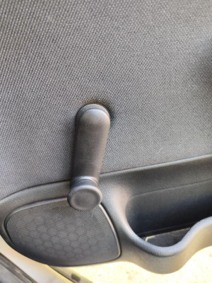 MANETA ELEVALUNAS TRASERA DERECHA