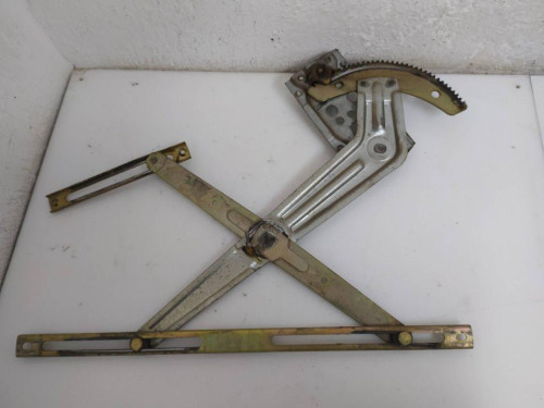 ELEVALUNAS DELANTERO DERECHO Mitsubishi 