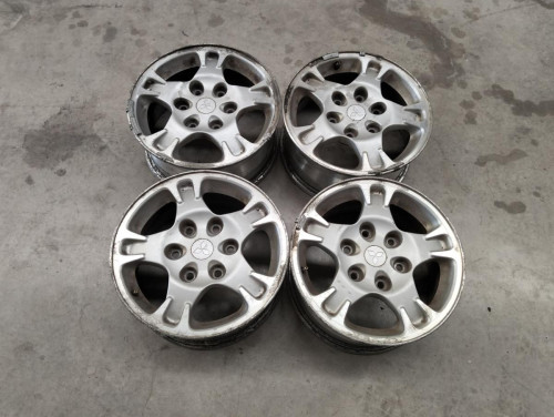 JUEGO LLANTAS Mitsubishi MONTERO (V60/V70) 