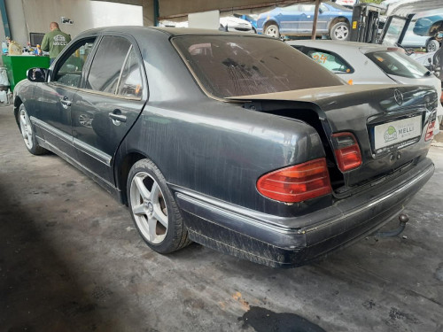  MERCEDES-BENZ CLASE E (BM 210) BERLINA 