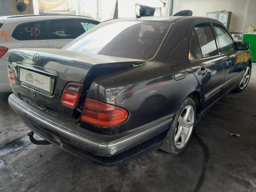  MERCEDES-BENZ CLASE E (BM 210) BERLINA 