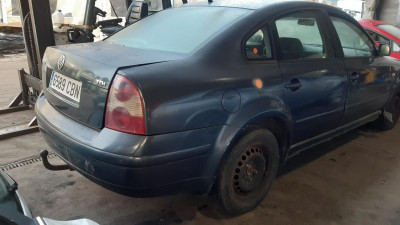 VOLKSWAGEN PASSAT BERLINA (3B3)