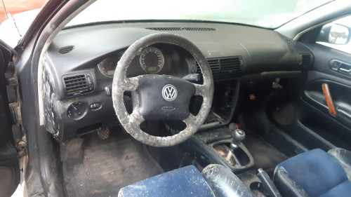  VOLKSWAGEN PASSAT BERLINA (3B3) 