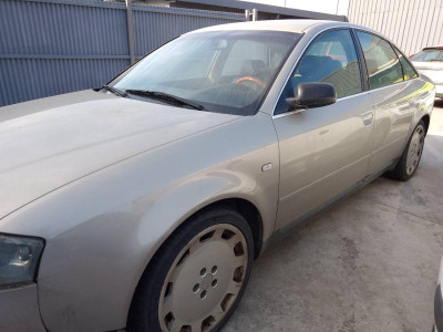 AUDI A6 BERLINA (4B2)
