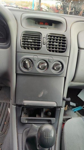 RENAULT LAGUNA (B56) — vehículo donante para recambios 