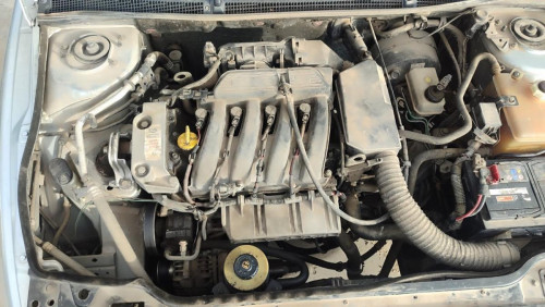 RENAULT LAGUNA (B56) — vehículo donante para recambios 