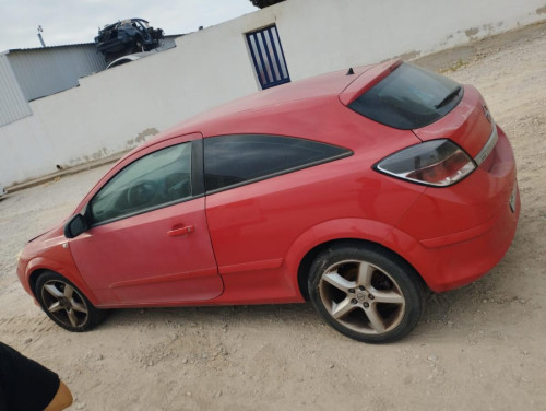 OPEL ASTRA H GTC — vehículo donante para recambios 