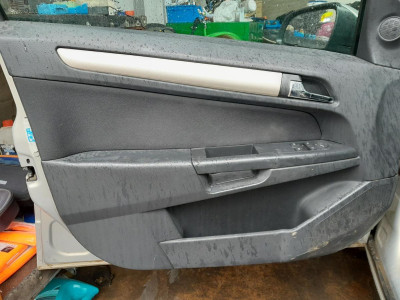 OPEL ASTRA H BERLINA