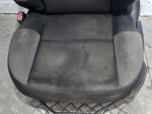  ASIENTO DELANTERO IZQUIERDO 