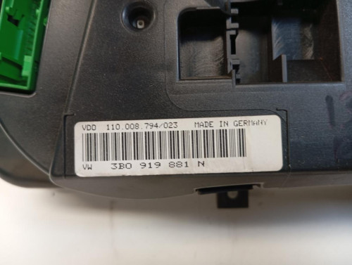  CUADRO INSTRUMENTOS Volkswagen PASSAT BERLINA (3B2) 