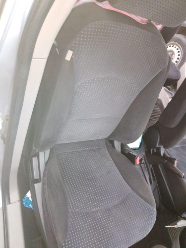 ASIENTO DELANTERO DERECHO Mitsubishi GRANDIS (NA0W) 