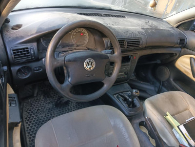 VOLKSWAGEN PASSAT BERLINA (3B3)
