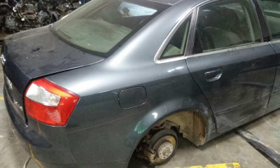 AUDI A4 BERLINA (8E)