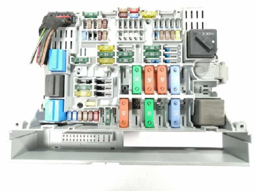 CAJA RELES / FUSIBLES BMW SERIE 1 BERLINA (E81/E87) 
