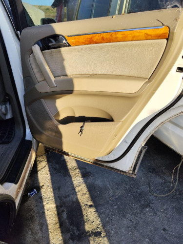 GUARNECIDO PUERTA TRASERA DERECHA de segunda mano