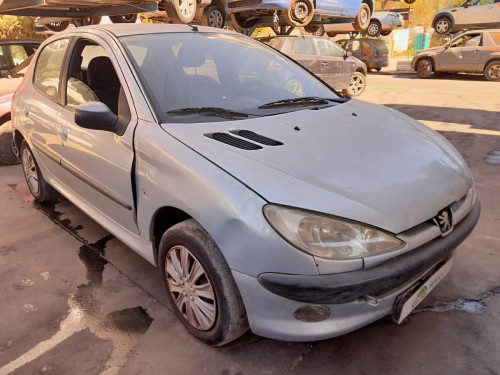 PEUGEOT 206 — vehículo donante para recambios 