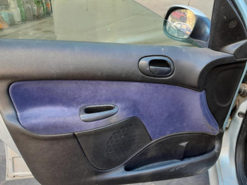 PEUGEOT 206 — vehículo donante para recambios 