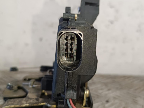  CERRADURA PUERTA DELANTERA DERECHA 