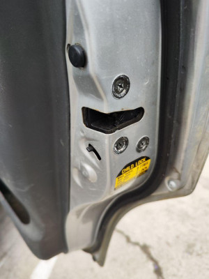 CERRADURA PUERTA TRASERA DERECHA