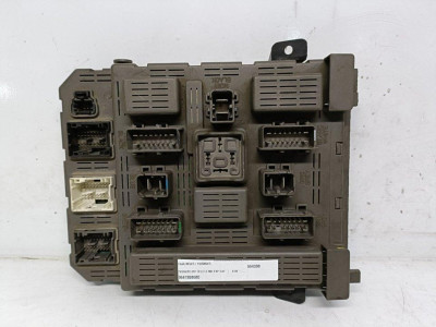 CAJA RELES / FUSIBLES