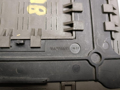 CAJA RELES / FUSIBLES