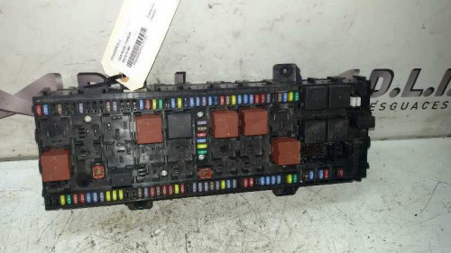 CAJA RELES / FUSIBLES Volvo 
