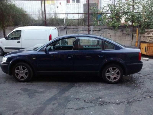 VOLKSWAGEN PASSAT BERLINA (3B2) 