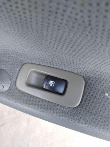 MANDO ELEVALUNAS TRASERO DERECHO Chevrolet Nubira Berlina (2005->) Chevrolet Nubira Berlina (2005->) 