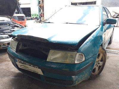 SKODA OCTAVIA BERLINA (1U2)