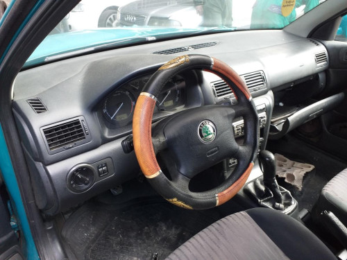  SKODA OCTAVIA BERLINA (1U2) 