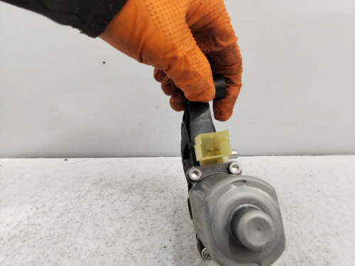 MOTOR ELEVALUNAS DELANTERO IZQUIERDO SEAT LEON (KL1) 