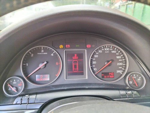  AUDI A4 BERLINA (8E) 