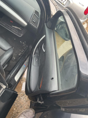 GUARNECIDO PUERTA DELANTERA DERECHA