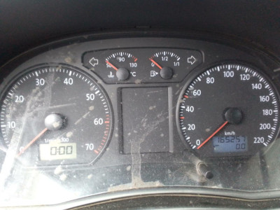 VOLKSWAGEN POLO IV (9N3)
