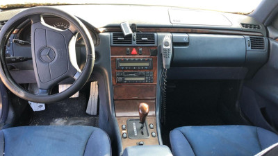 MERCEDES-BENZ CLASE E (BM 210) BERLINA
