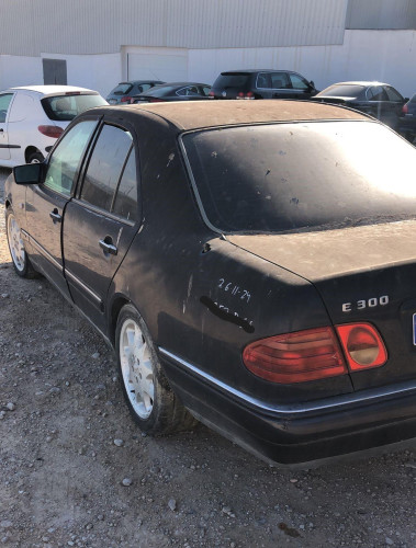 MERCEDES-BENZ CLASE E (BM 210) BERLINA — автомобиль-донор на запчасти 