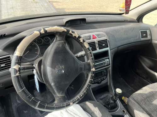 PEUGEOT 307 (S1)(04.2001) — vehículo donante para recambios 