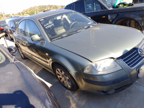  VOLKSWAGEN PASSAT BERLINA (3B3) 