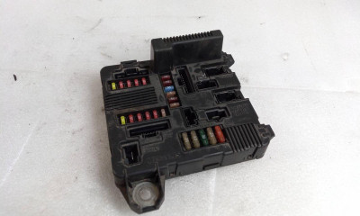 CAJA RELES / FUSIBLES