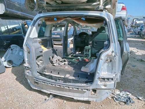 VOLKSWAGEN TOURAN (1T2) — vehículo donante para recambios 