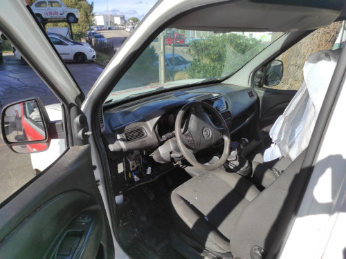 OPEL COMBO D — vehículo donante para recambios 