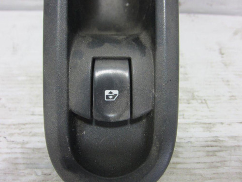  MANDO ELEVALUNAS DELANTERO DERECHO RENAULT CLIO III 