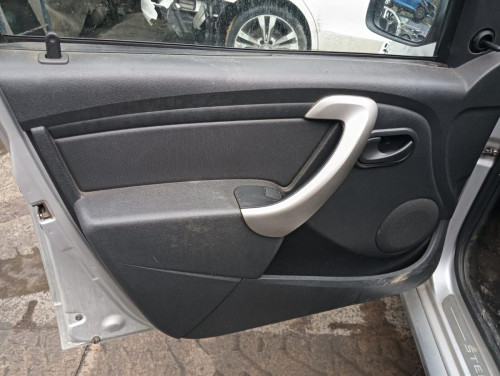 DACIA SANDERO — vehículo donante para recambios 