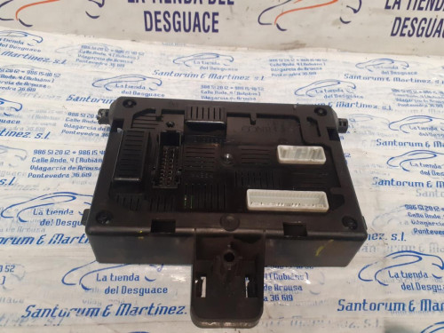  CAJA RELES / FUSIBLES 