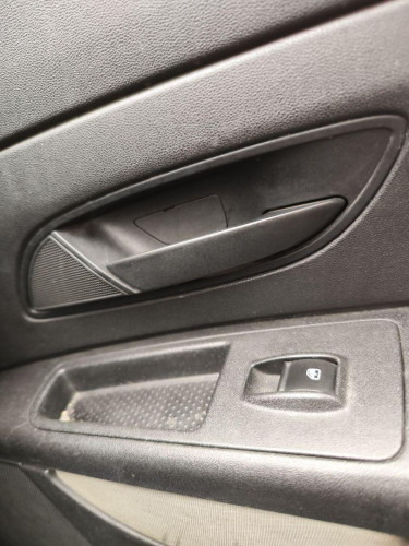 MANETA INTERIOR DELANTERA DERECHA б/у