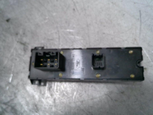  MANDO ELEVALUNAS DELANTERO IZQUIERDO Ford FOCUS BERLINA (CAP) 