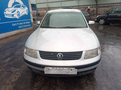 VOLKSWAGEN PASSAT BERLINA (3B2)