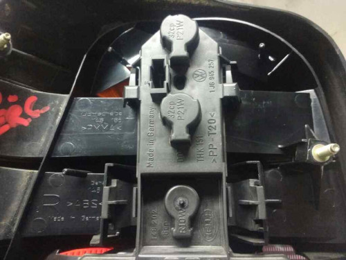 PILOTO TRASERO DERECHO Volkswagen GOLF IV BERLINA (1J1)(10.1997) 